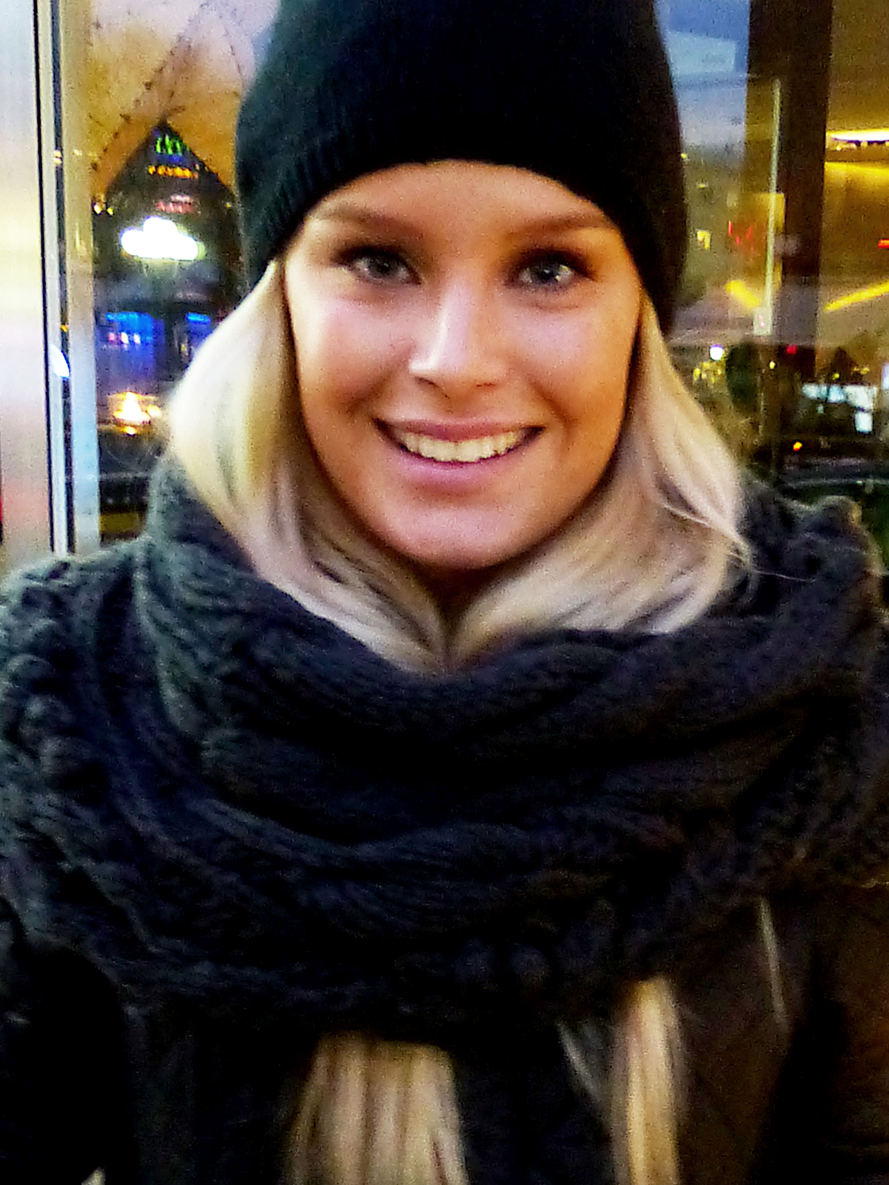 Julia Jämtin, 21, frisör från Sundbyberg.